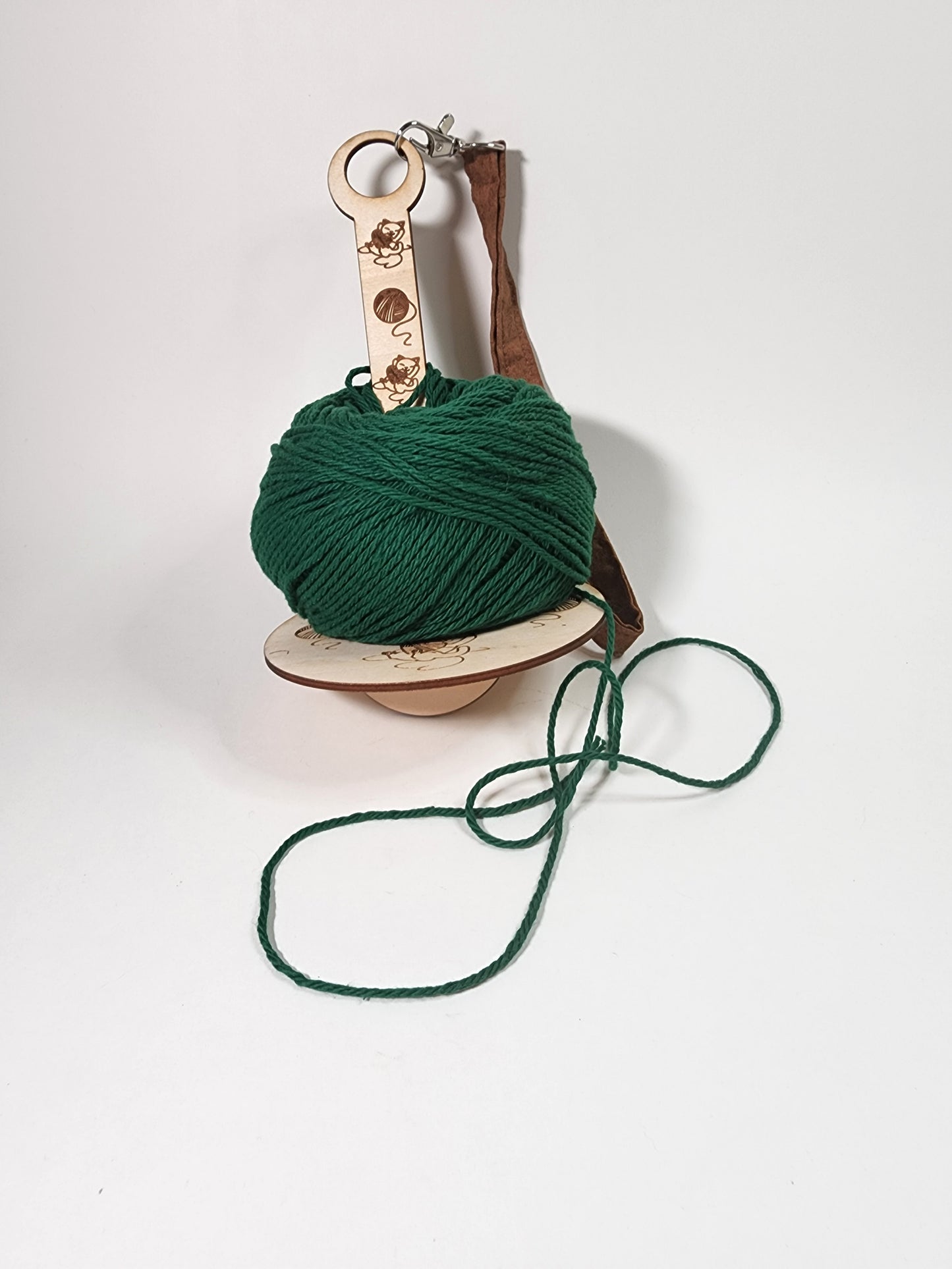 Portable yarn spinner - Cat